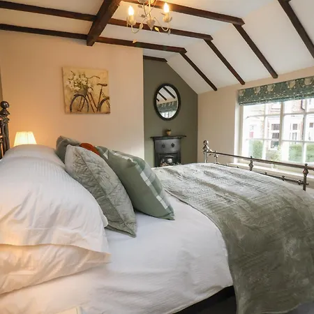 Chimes * Guisborough